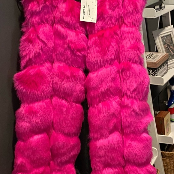 Faux Fur Pink Vest 3/4 length. Brand new size XL MARKED 4x Asian Size - Picture 1 of 4